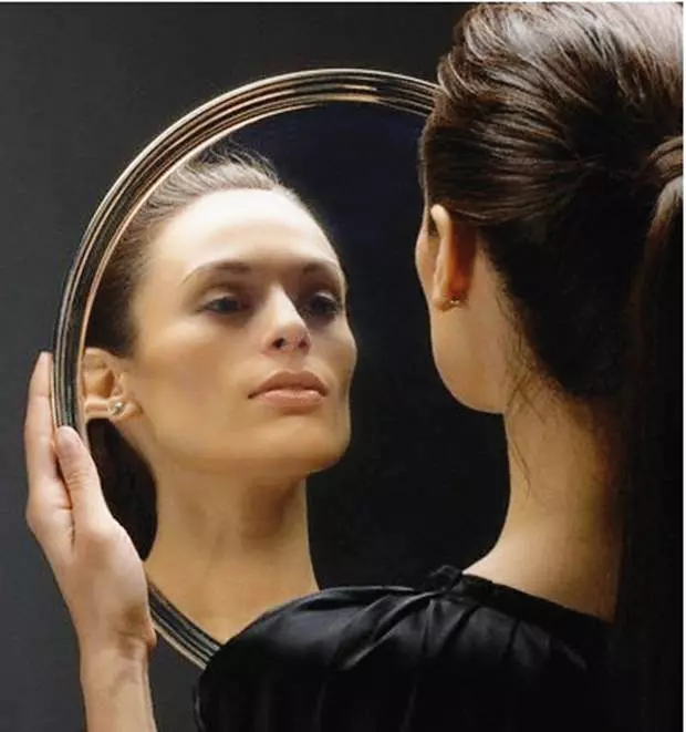 A las mujeres nos enseñan a construir una imagen y que eso importe más que quiénes somos.